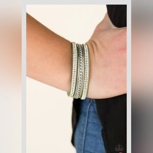 🌼3/$25🌼Paparazzi bracelet wrap snap rhinestones